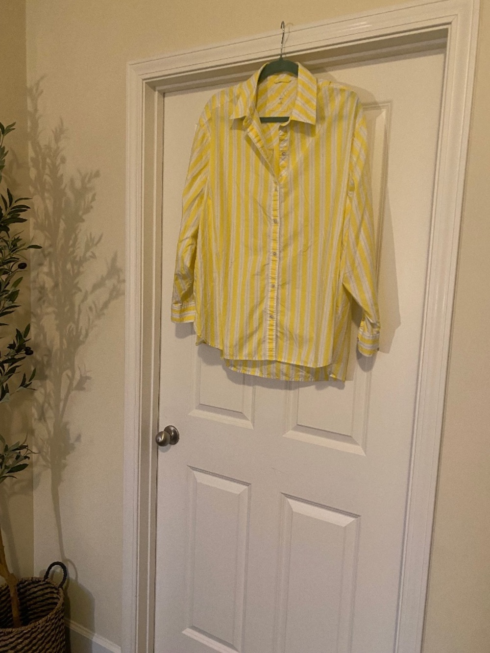 Aerie yellow button down shirt size large